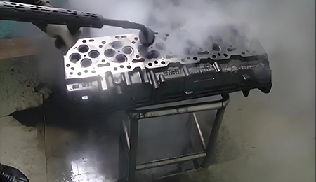 Steam cleaning of industrial molds