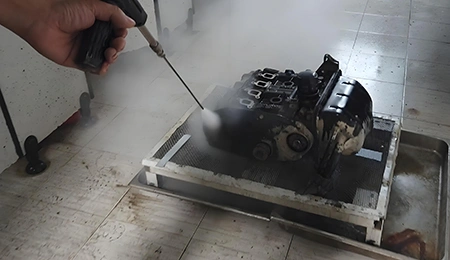 Steam cleaning of cylinder heads